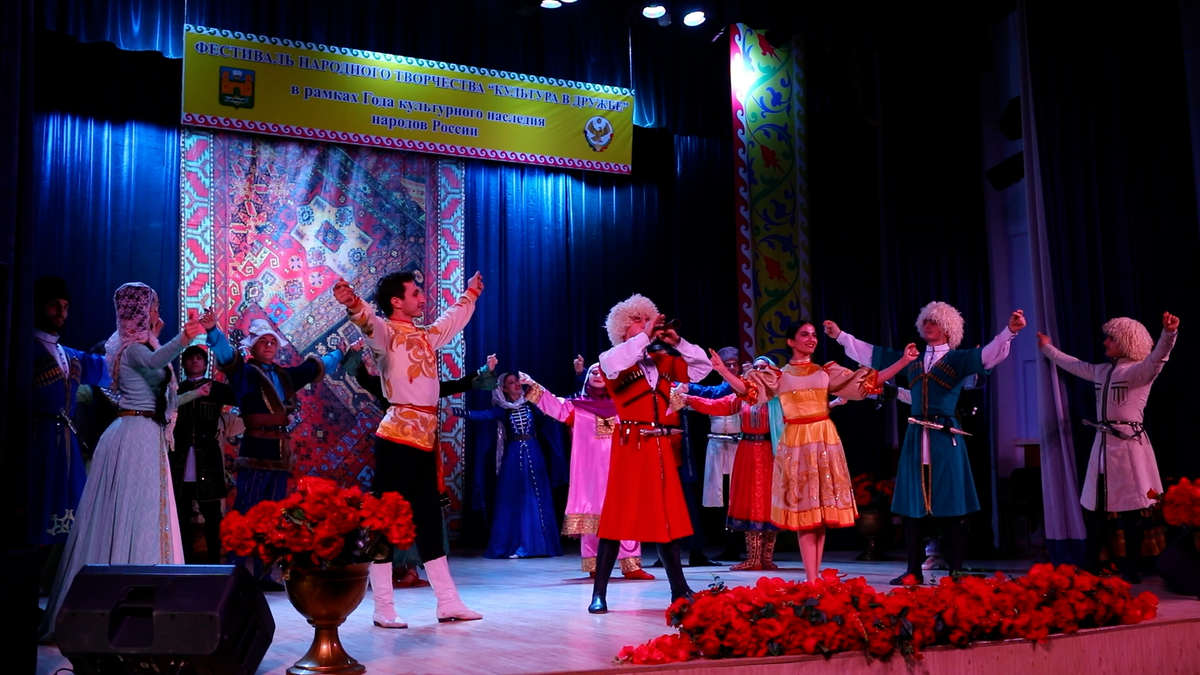Источник фото: https://riadagestan.ru/news/g_khasavyurt/festival_narodnogo_tvorchestva_kultura_v_druzhbe_sostoyalsya_v_khasavyurte/