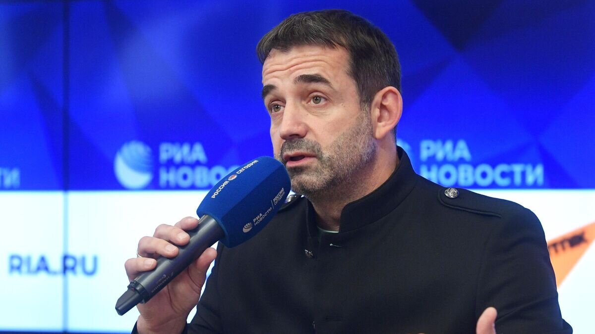    Актер Дмитрий Певцов в Международном мультимедийном пресс-центре МИА "Россия сегодня" © РИА Новости / Владимир Трефилов