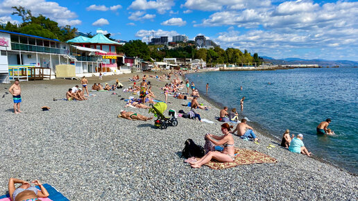 Погода в Крыму. Народ купается в море. Почему плакал Олимпийский Мишка. Ремонт набережной в Алуште