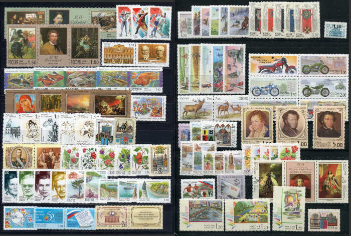 Два годовых набора марок 1998 и 1999 годов.