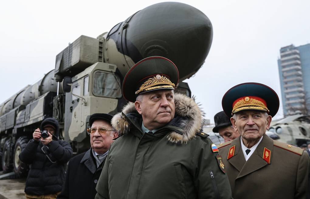 Командующий РВСН генерал-полковник Сергей Каракаев (в центре)