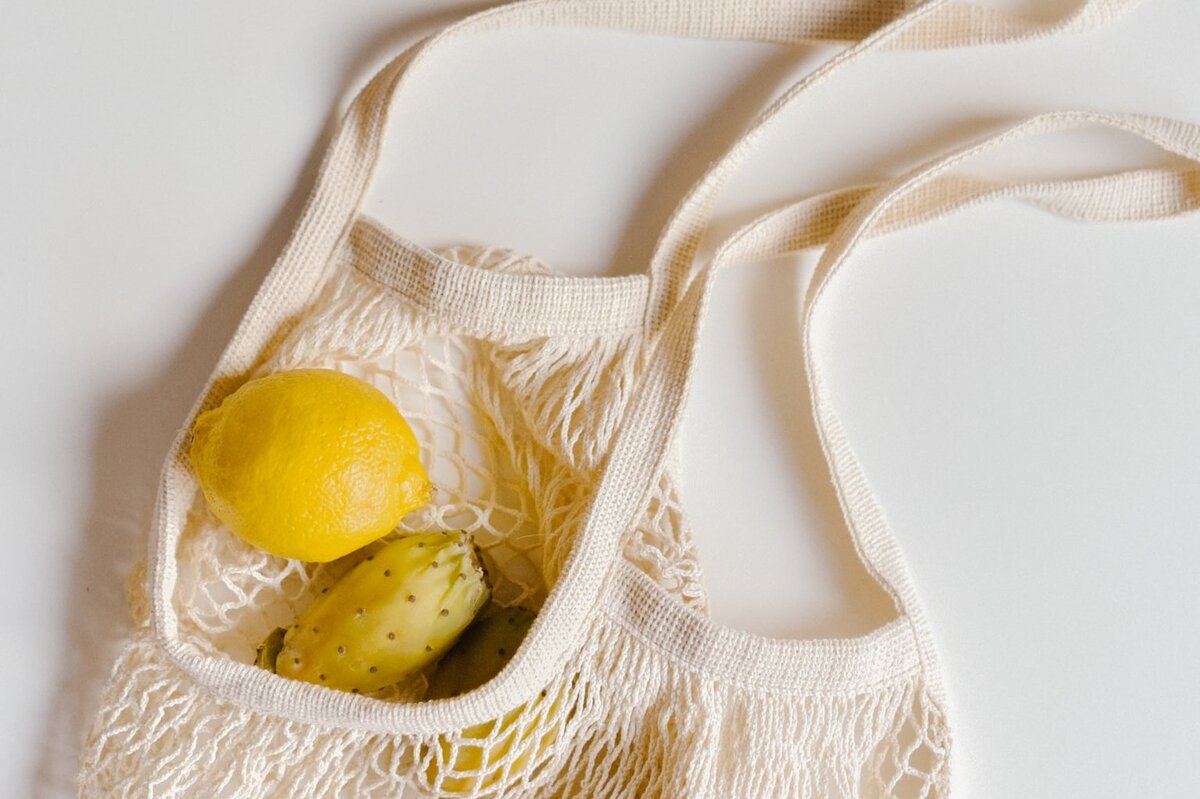 В такую авоську тоже можно купить фрукты в магазине.