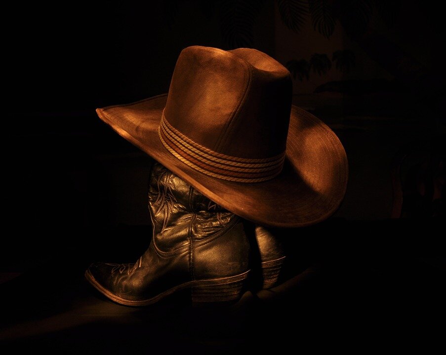 https://cdn.pixabay.com/photo/2016/01/08/22/01/cowboy-1129345_960_720.jpg