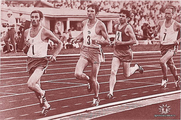 Чемпионат СССР 1971 года Дистанция 10 000. Под № 2 бежит Владимир Афонин ученик Куца