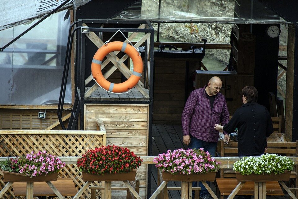 https://cdn.pixabay.com/photo/2019/10/25/00/49/tbilisi-4575683_960_720.jpg