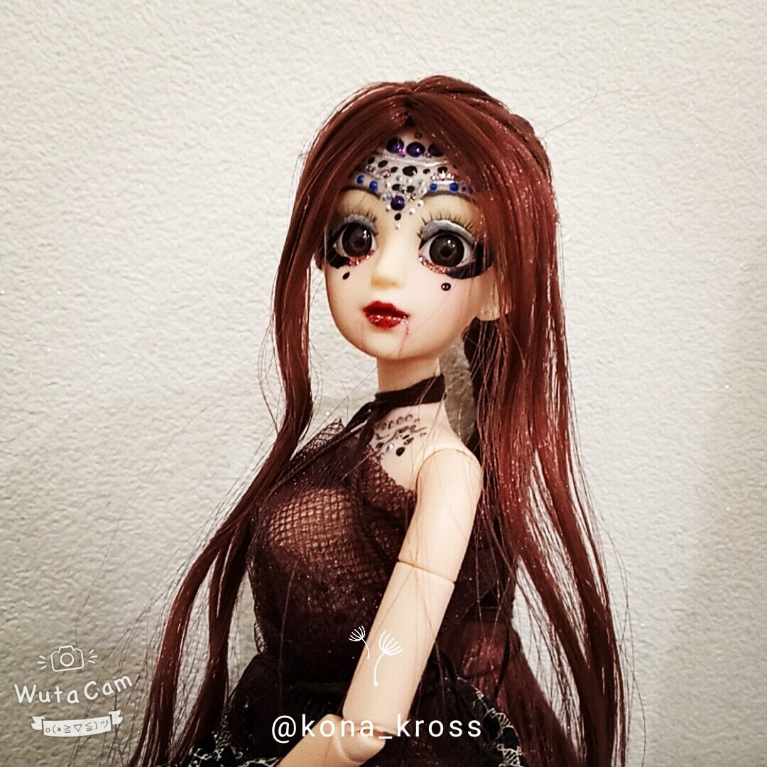 Милое личико, возможно, только что закончила трапезу каким-то невнимательным чудаком.