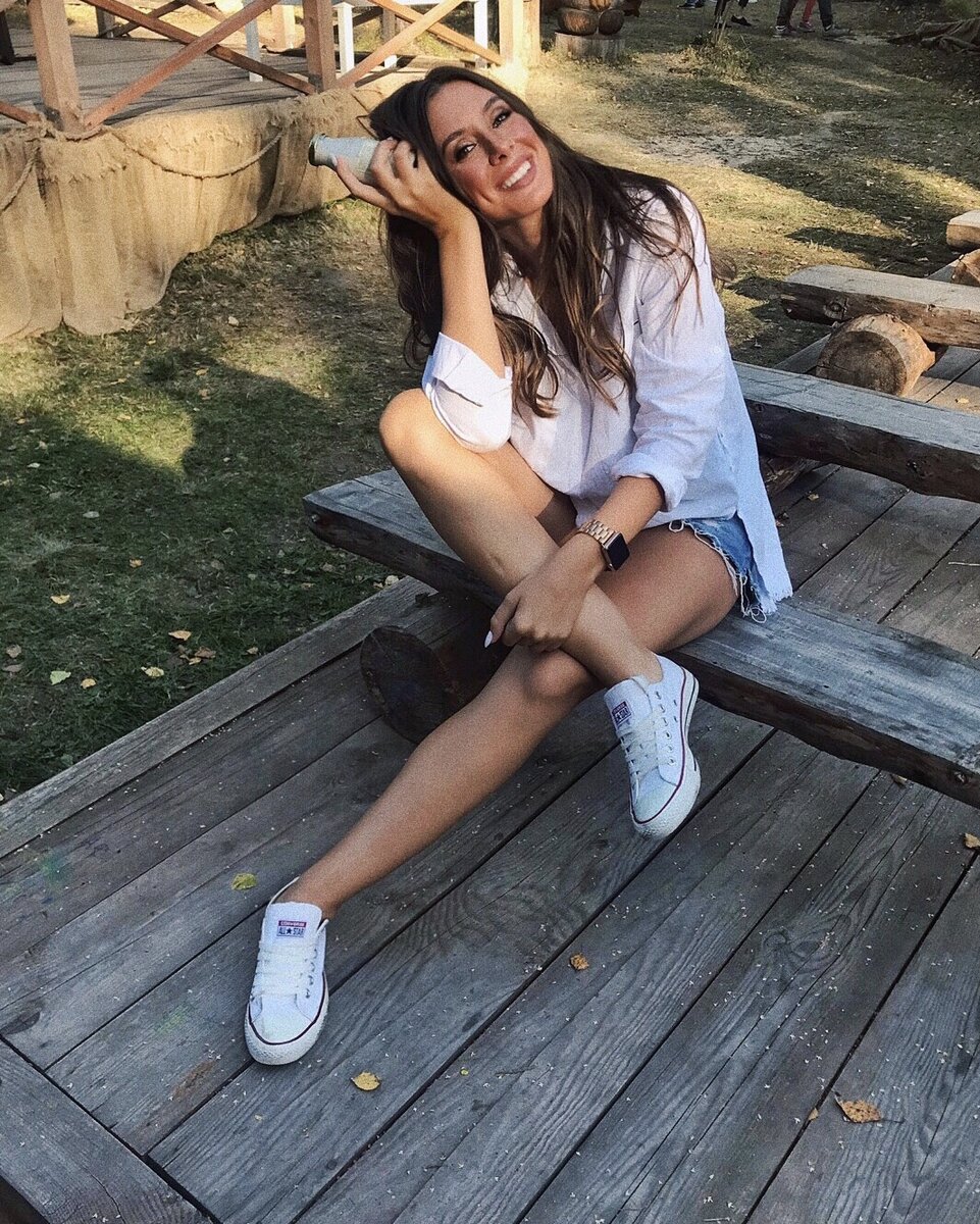 Белая обувь всегда выглядит стильно и дорого