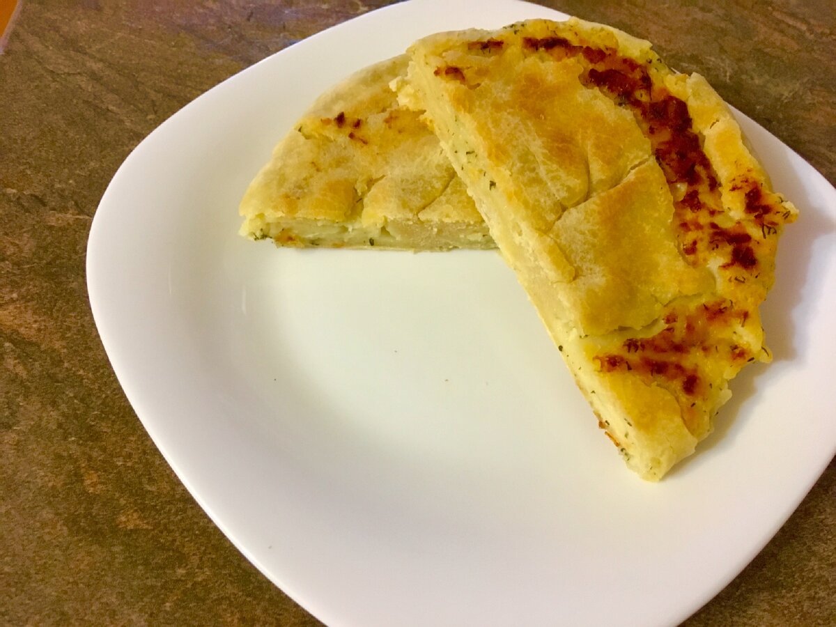 На 100 грамм - 207,5 ккал; БЖУ: 12,9/3,7/30,7