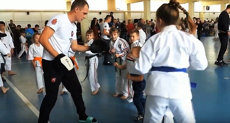 Автор фото председатель НСНБР А.Г.Огнивцев. Фрагмент ЦФО 2019 по Косики каратэ