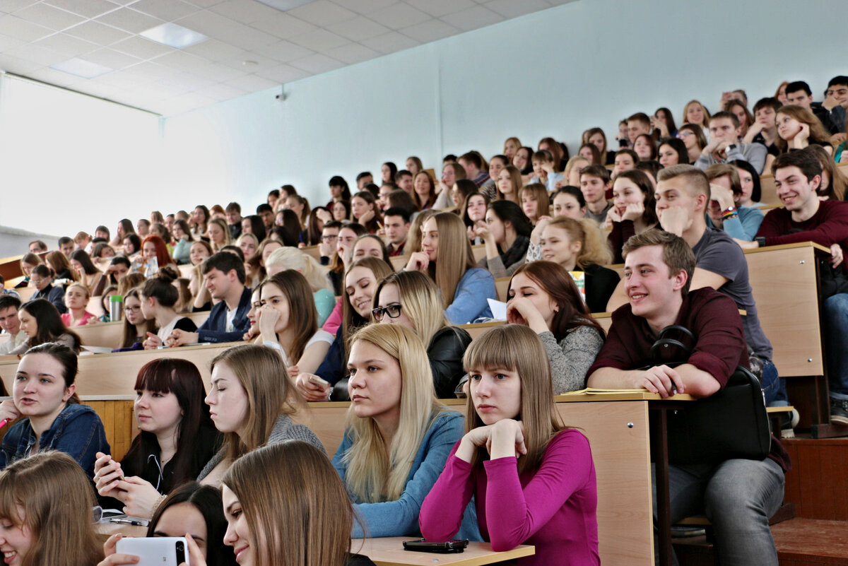 Russian students 2. Студенты САМГТУ. Самарский государственный университет (САМГУ) студенты. Студенты в аудитории. Аудитория в вузе.