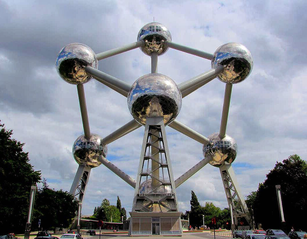 "Атомиум" - один из символов Брюсселя