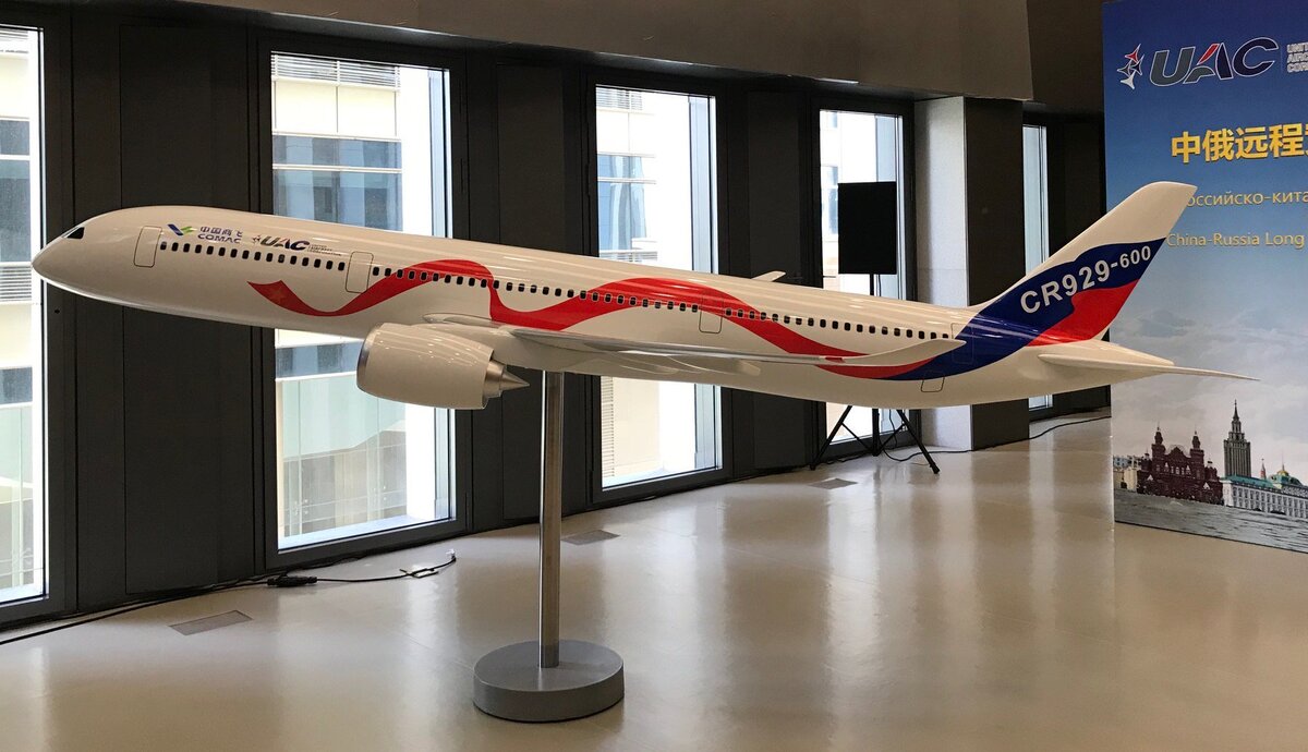 Макет российско-китайского авиалайнера «CR-929»