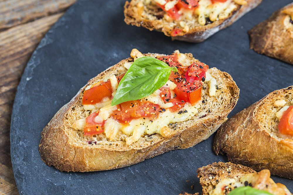  Можно просто порубить все ингредиенты для начинки, не запекая. Вкус не изменится. Фото: vilkin.pro