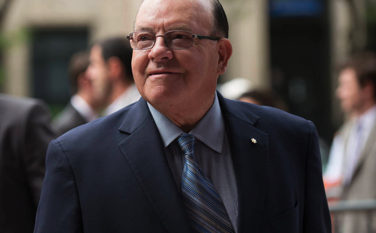 Путь к чемпионству начался именно с прихода Скотти. Он выигрывал кубок Стэнли 9 раз! Сейчас ему 86 лет. Фото с открытых источников на Яндекс.картинки