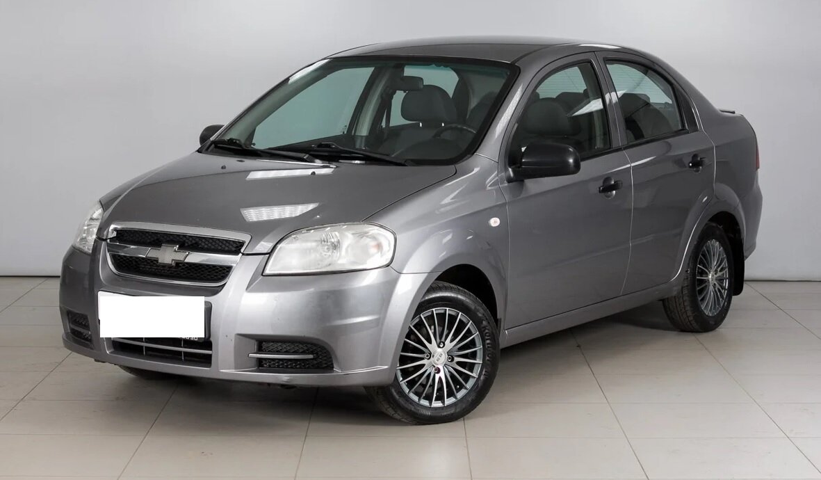 Вот такие автомобили в действительности можно приобрести за сумму между 150 000 - 200 000 рублей. Год будет 2011-2012 не совсем еще старые и при этом не дорогие в обслуживание авто. Отличное предложение как первого автомобиля! Двигатели будут в основном 1.2 у Шевроле и 1.4 у Рено. 