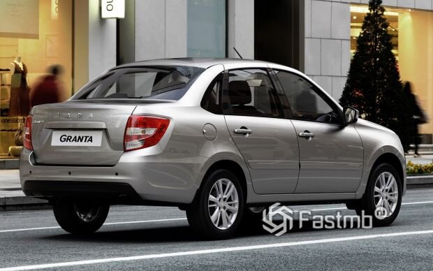 
Granta  славится своим огромным клиренсом, который приближает ее буквально к  стандартным кроссоверам. Впрочем, не менее выдающимся является и объем  багажника Лада Гранта – 520 литров. 
