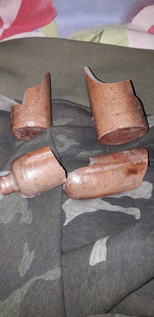 Осколки бутылки из под "Рижского бальзама"