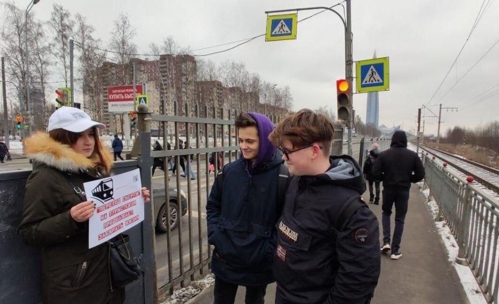 Пикет у "смертельного перехода". Фото из ТГ-канала "Городской активист"
