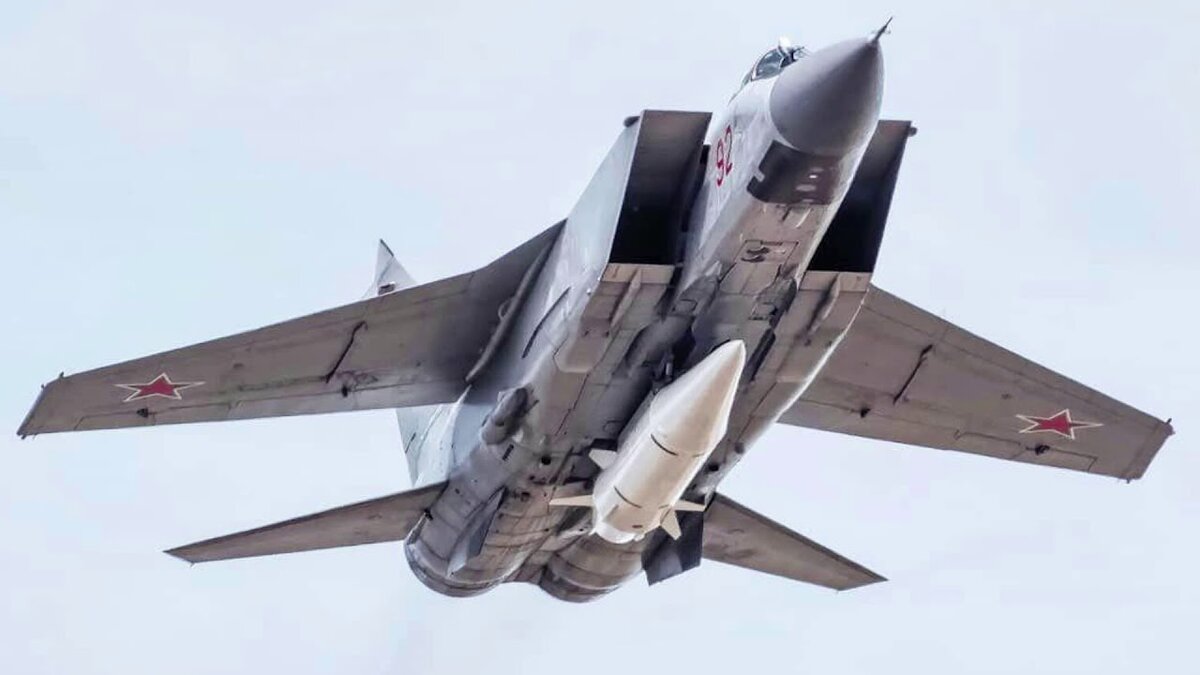 Российская гип ерзвуковая ракета кинжал на боевом дежурстве.( из открытых источников)