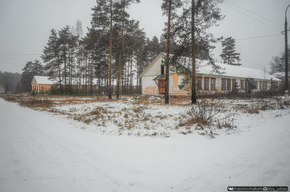 Вернулся спустя два года в военный городок. Полная разруха, украли даже «Ракеты С-25 Беркут»!