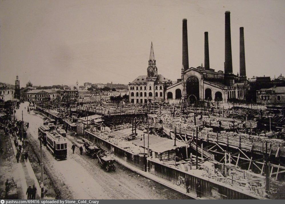 Строительство "дома на набережной". фото с сайта pastvu.com