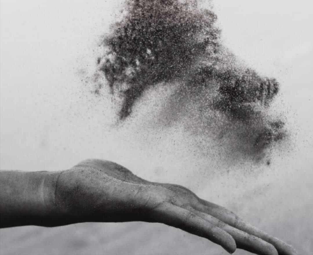 Обиды - это гири, которые сковывают вас на пути к счастью. Фото: unsplash.com