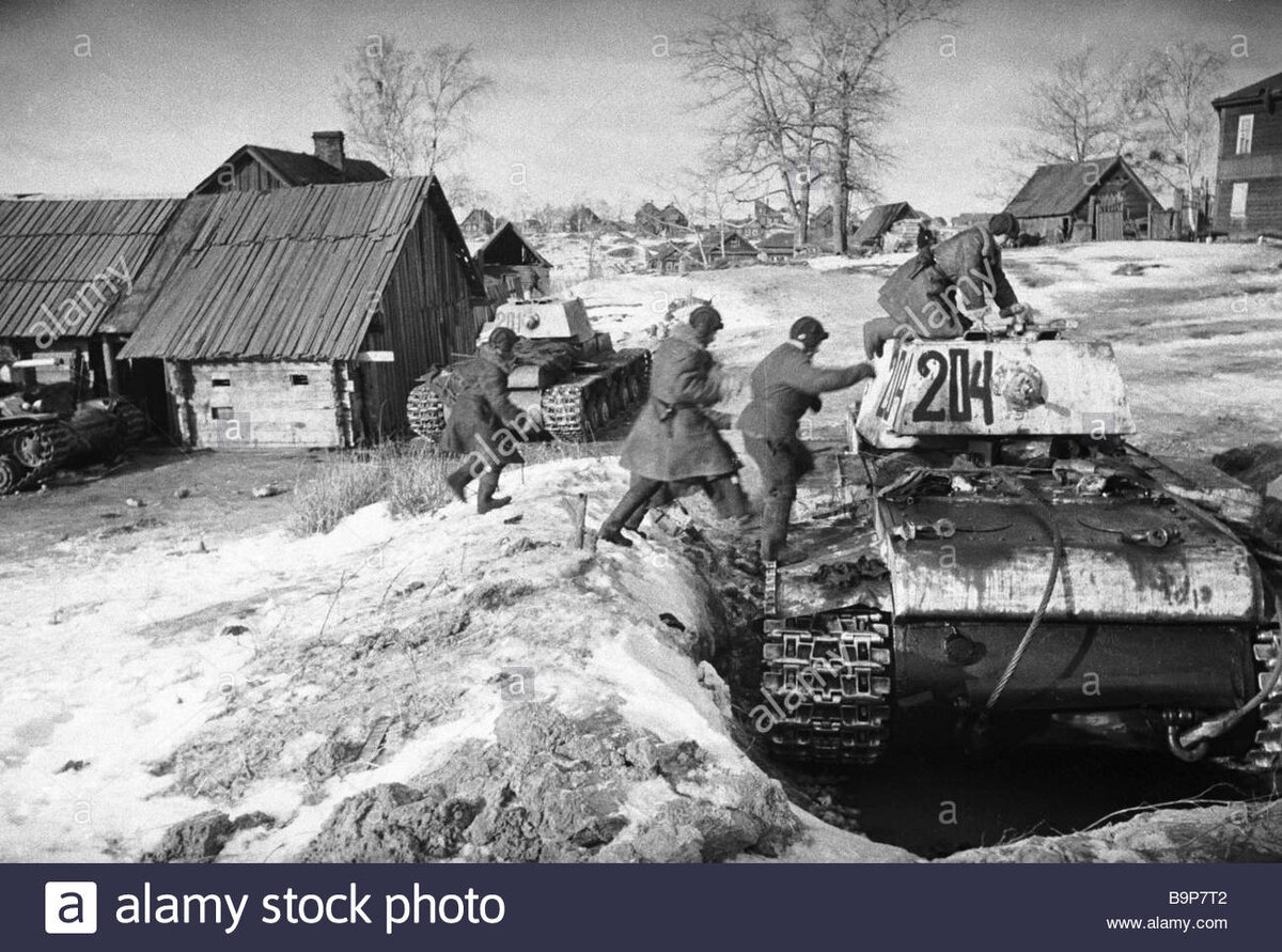 Танковая битва под москвой. Танк кв 1941 Тихвин. Кв1 битва за Москву. Танковая бригада РККА 1942. Советские танки Невель 1941.