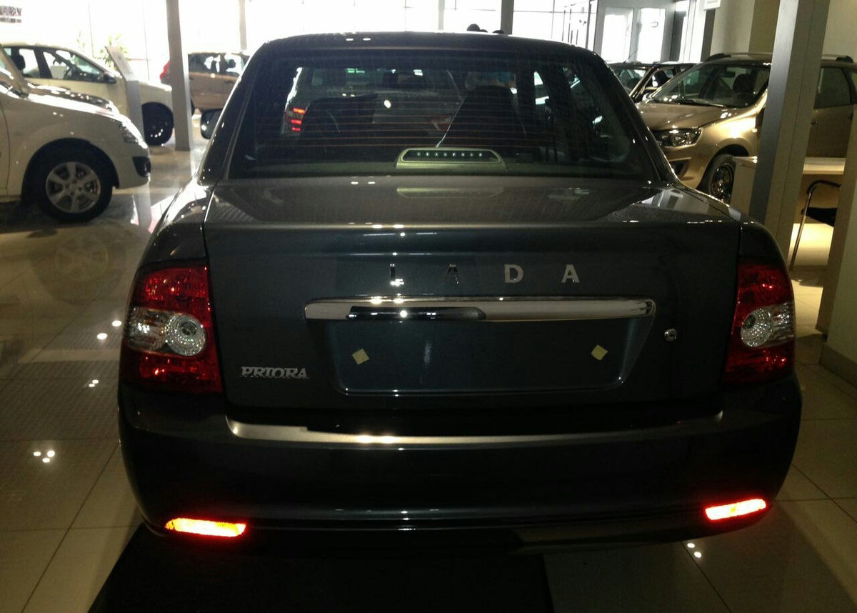 Не помню, чтобы на Приорах стоял дополнительный стоп-сигнал сзади