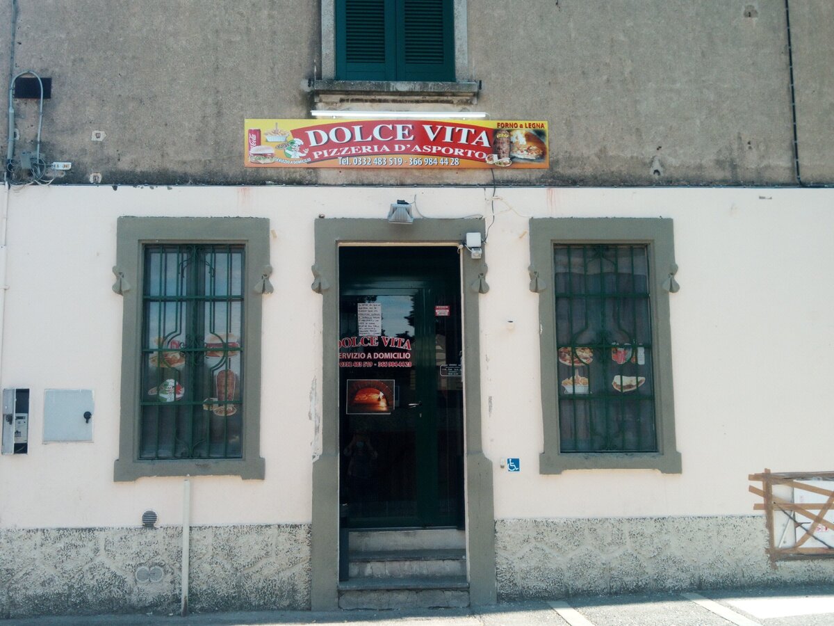 И в Кантелло есть своя "Дольче вита" (местная пиццерия на вынос)