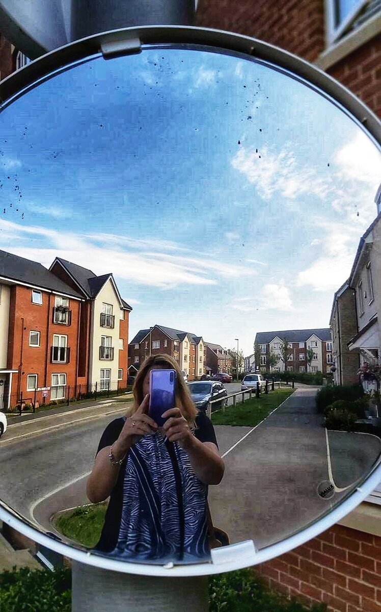Milton Keynes, город на юго-востоке Великобритании в графстве Бакингемшир
