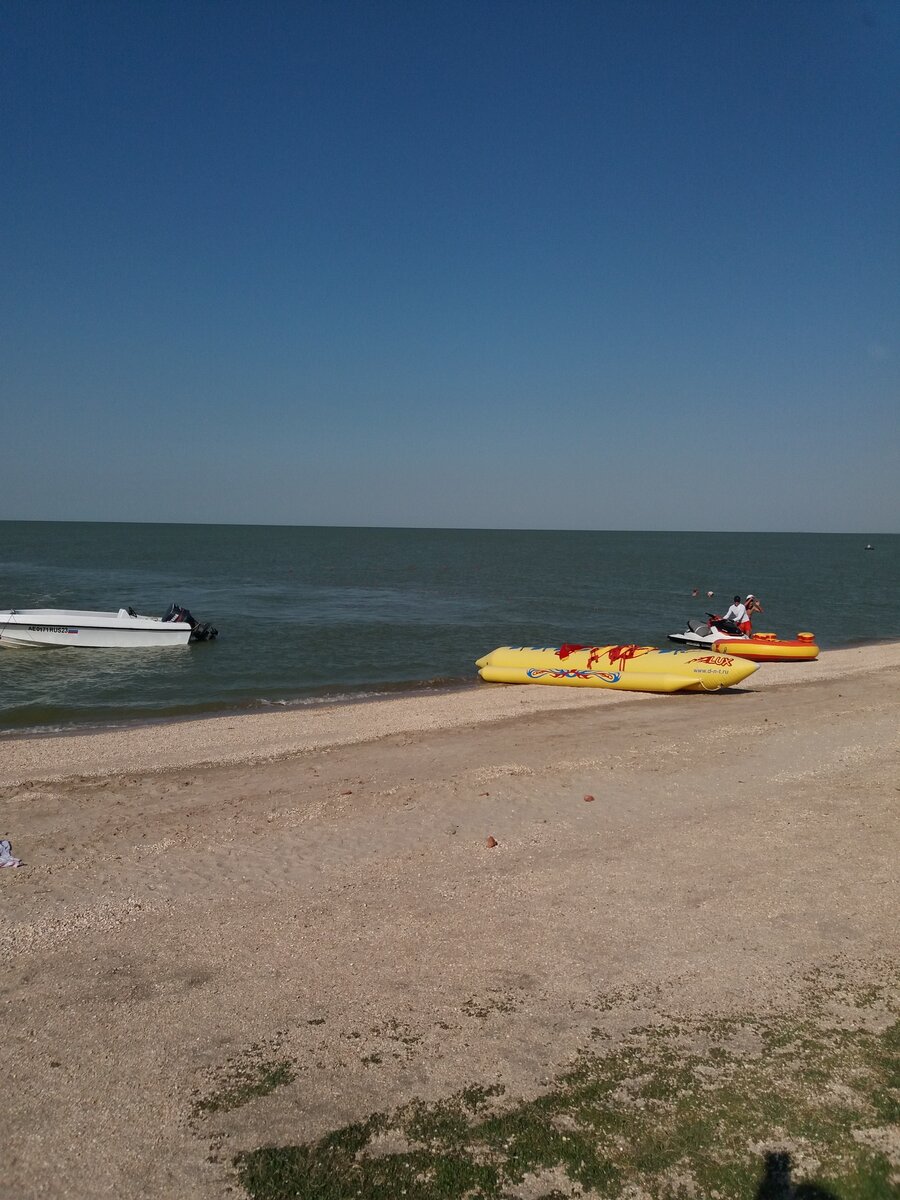 Побережье Азовского моря в Должанской.