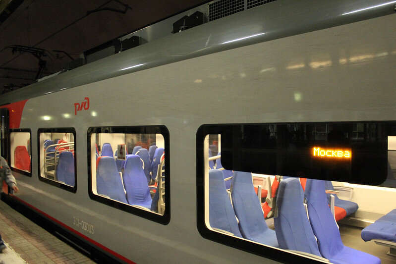 Пригородный поезд "Ласточка"