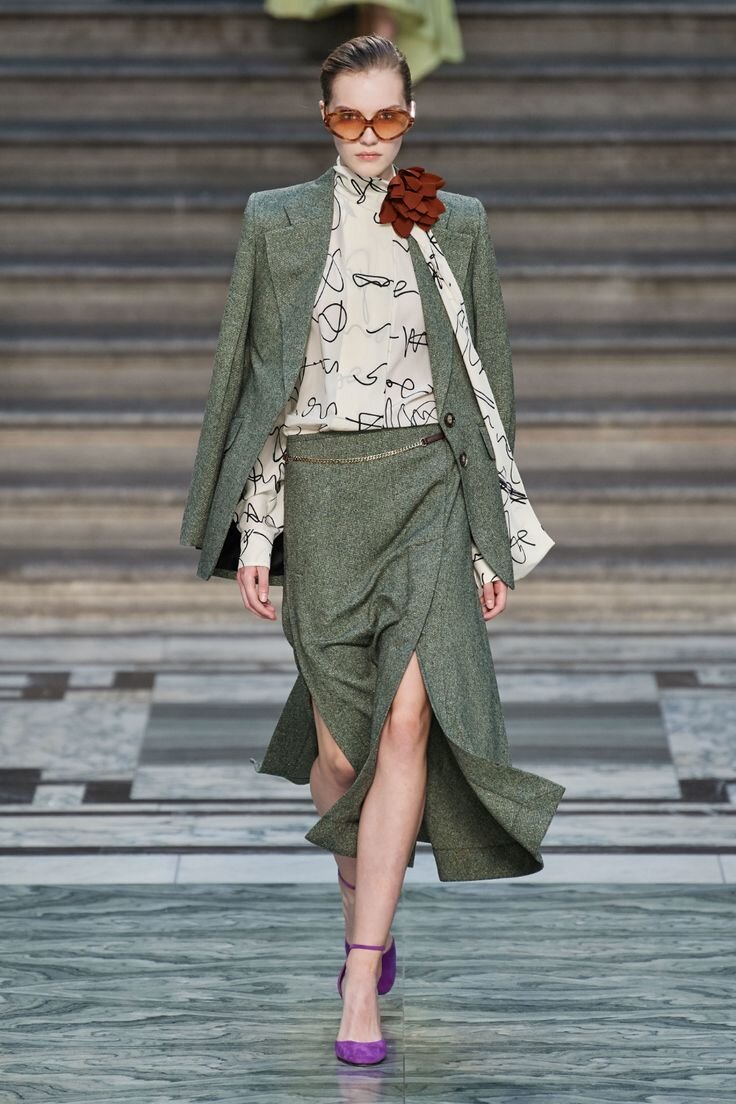 Листайте вправо