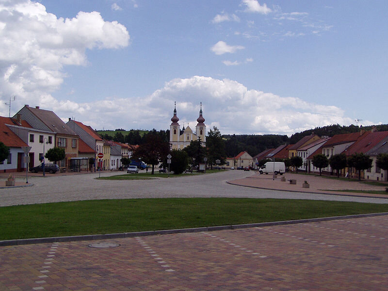 Площадь в Нова-Ржише, Чешская Республика. Фото из Википедии