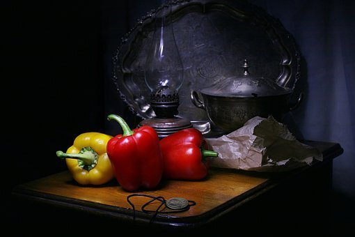 https://cdn.pixabay.com/photo/2020/01/21/13/18/still-life-with-pepper-4782851__340.jpg