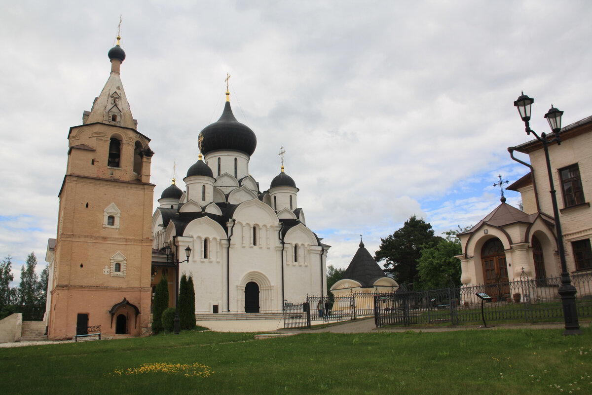 Успенский собор - ровесник Ивана Грозного.