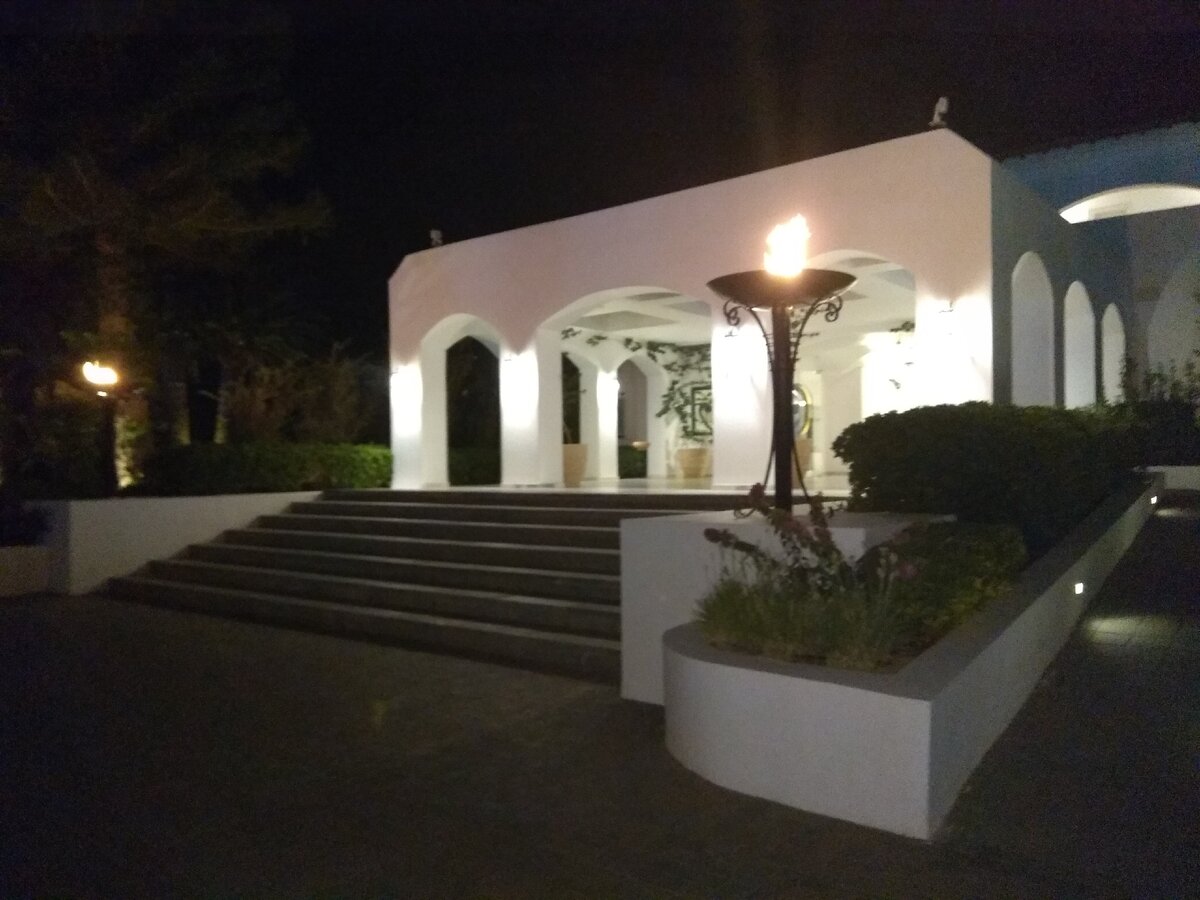 Ночной вызов в отель.  