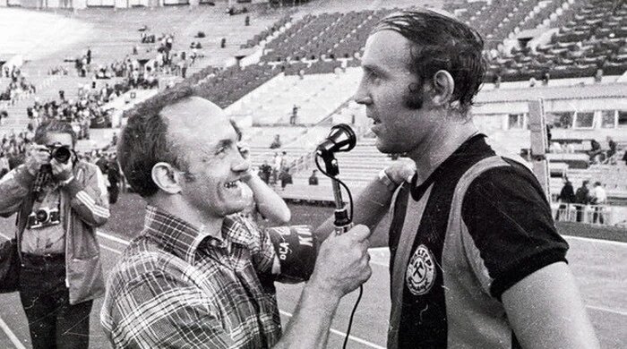 Вита́лий Влади́мирович Стару́хин (6 июня 1949, Минск, Белорусская ССР, СССР — 9 августа 2000, Донецк, Украина) — советский футболист, мастер спорта СССР, нападающий. Мастер игры головой.