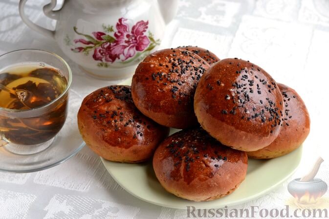 свекла, масло сливочное, вода, мука, дрожжи сухие, желток, соль морская, кунжут