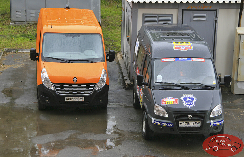 Мой автопарк летом 2013 года: Renault Master для асфальта и Соболь 4х4 для поиска приключений вне дорог с твердым покрытием ))