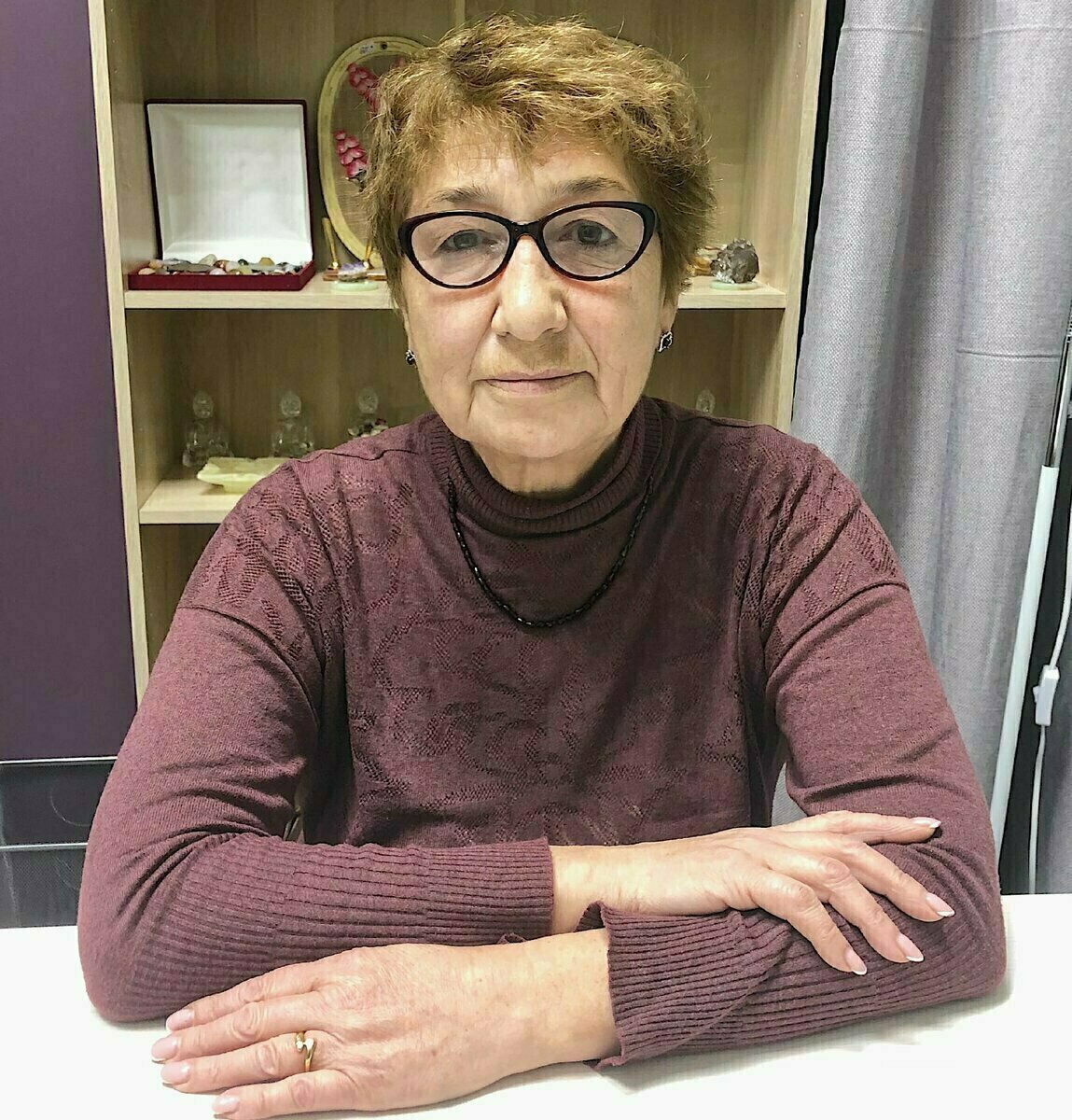 Это я лично, Светлана Ефимовна, гадалка-ведунья. 