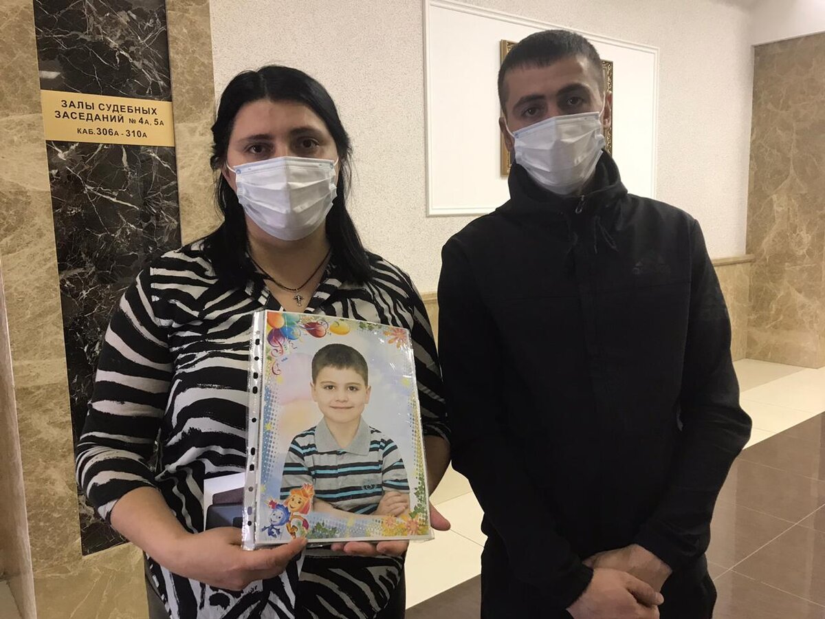 Родители Егора Коркунова в суде.