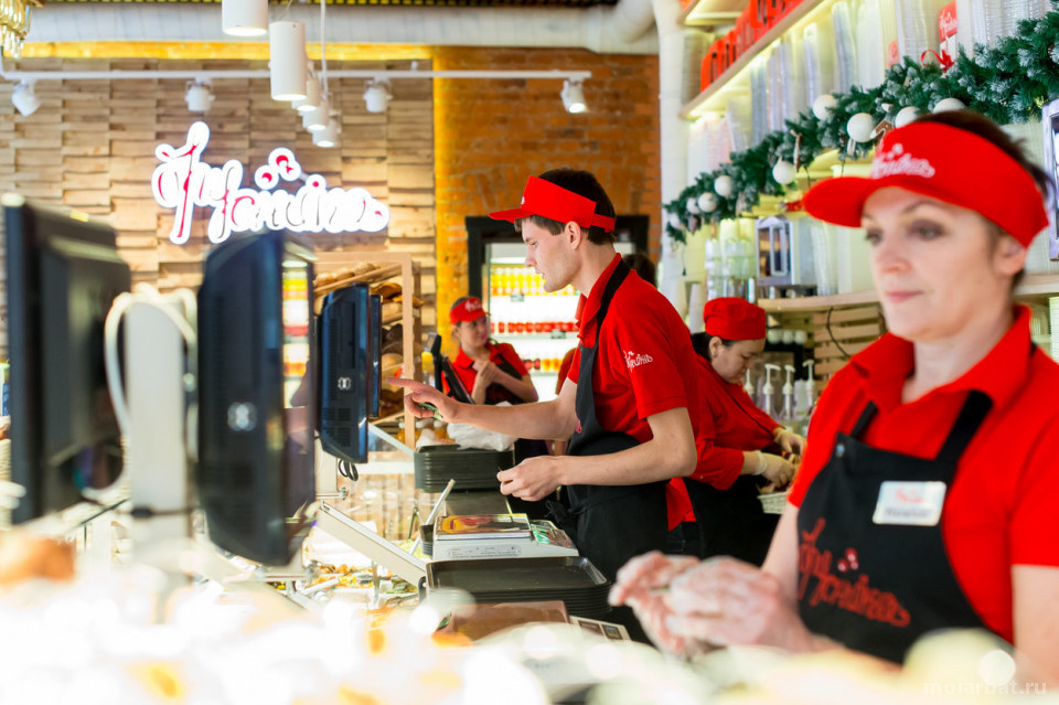 Форма работников в кафе "Брусника".