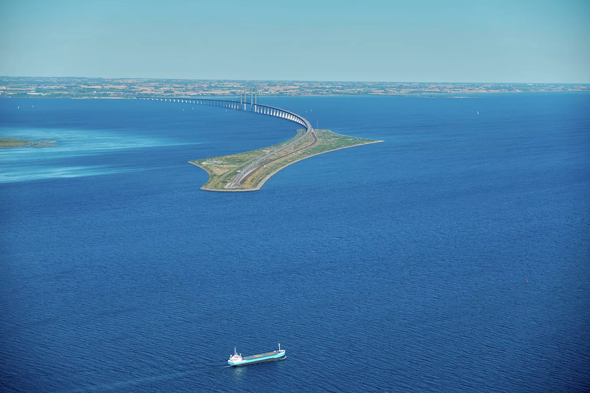 Мост в проливе Эресунн (Зунд) между Данией и Швецией. Фото: badahos, Depositphotos