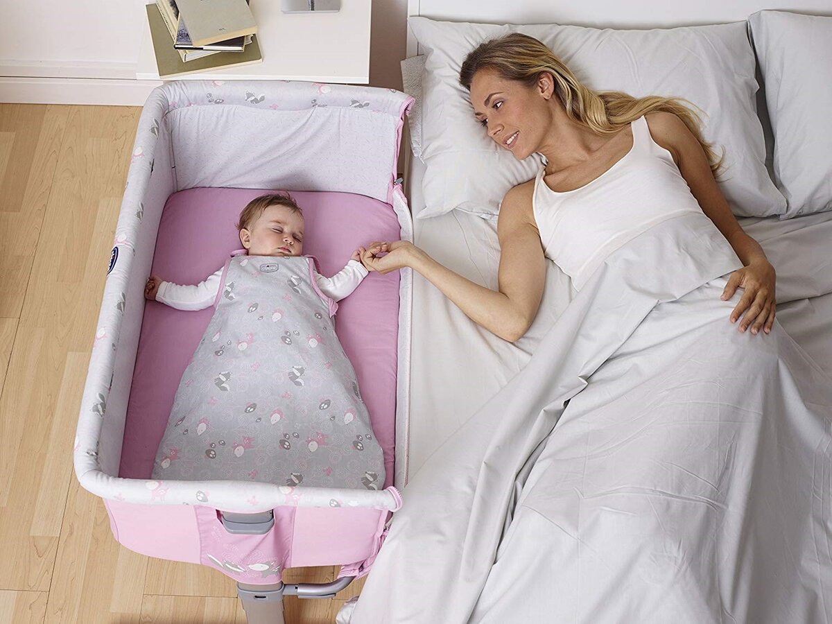 Стоит ли покупать приставную кроватку для новорожденных?