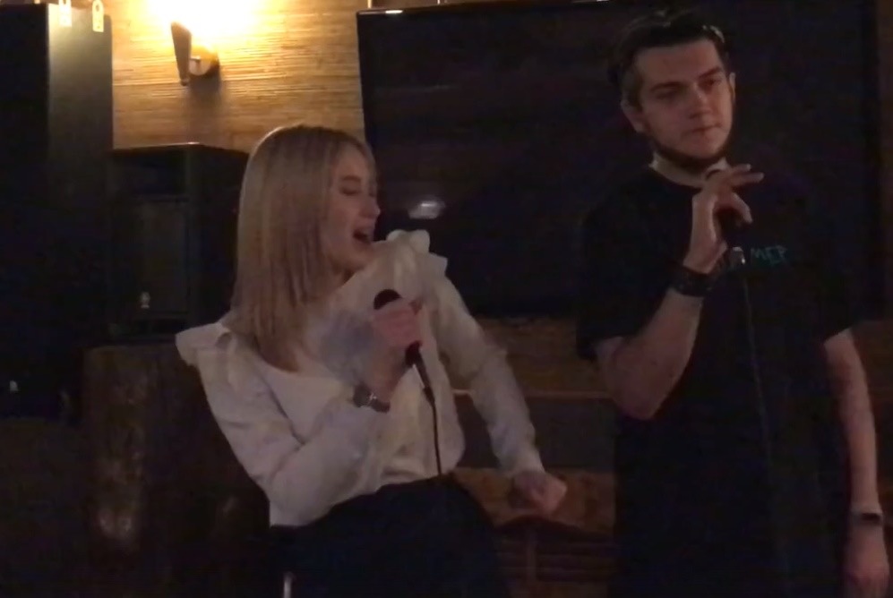 Это один из моих концертов, с моей мини группой) 