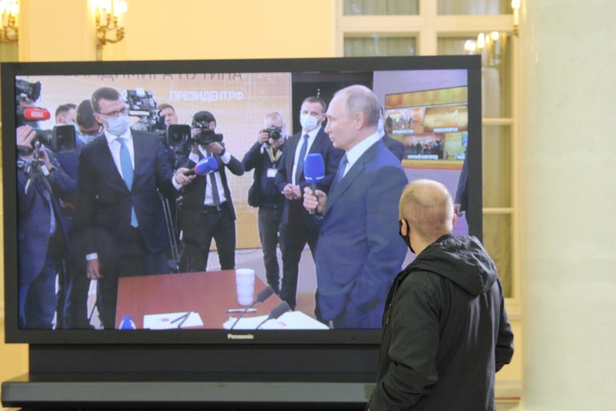 Вот с каким вниманием линию смотрят. А Вам она понравилась?