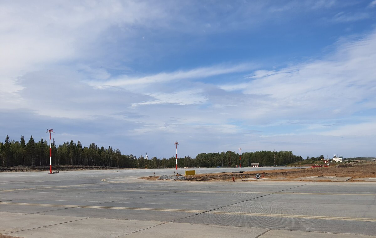 Замена покрытия взлетно-посадочной полосы и рулежных дорожек