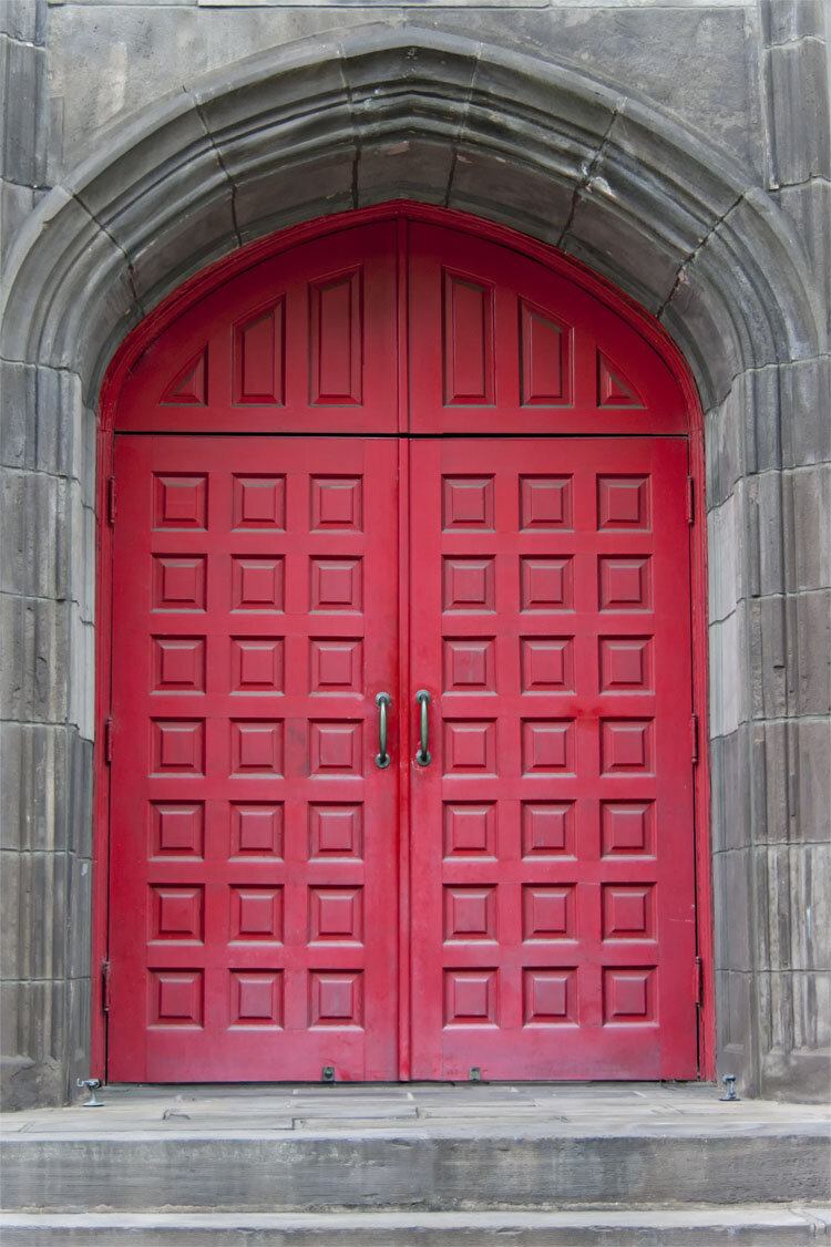 Почему красные двери в моде?