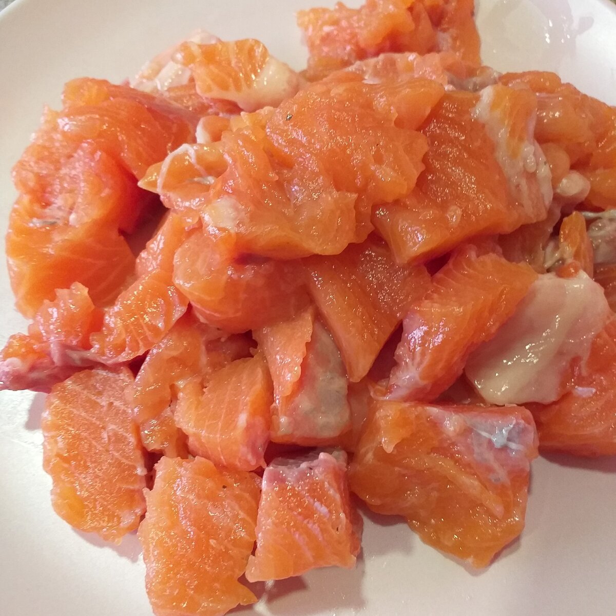 Нарезаем рыбу